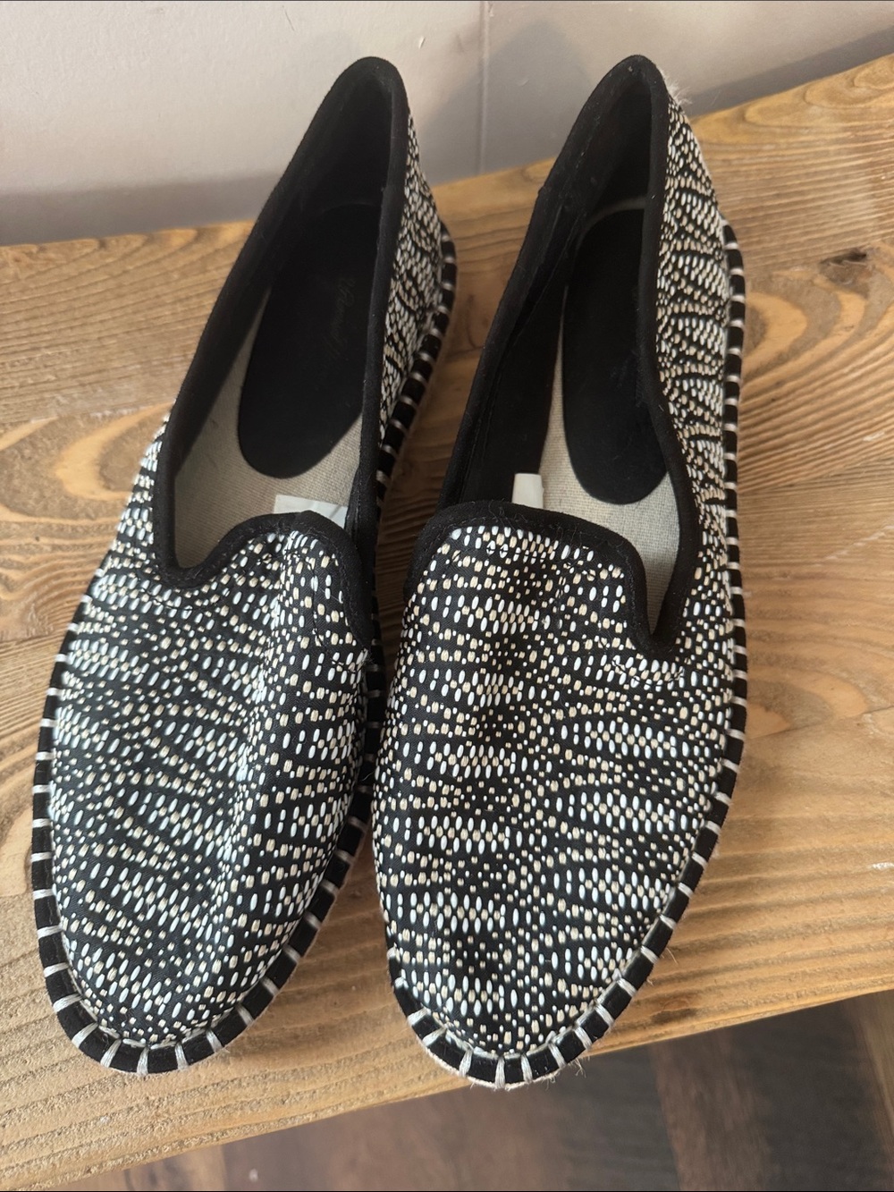 Black and White Patterned Women's Slip-On Espadrilles Loafers Size 8